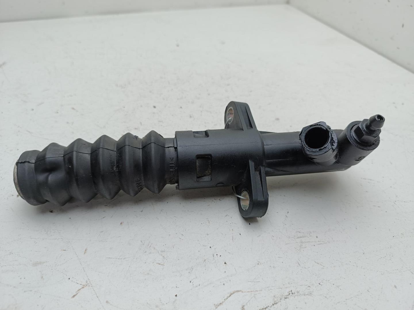 Цилиндр сцепления рабочий