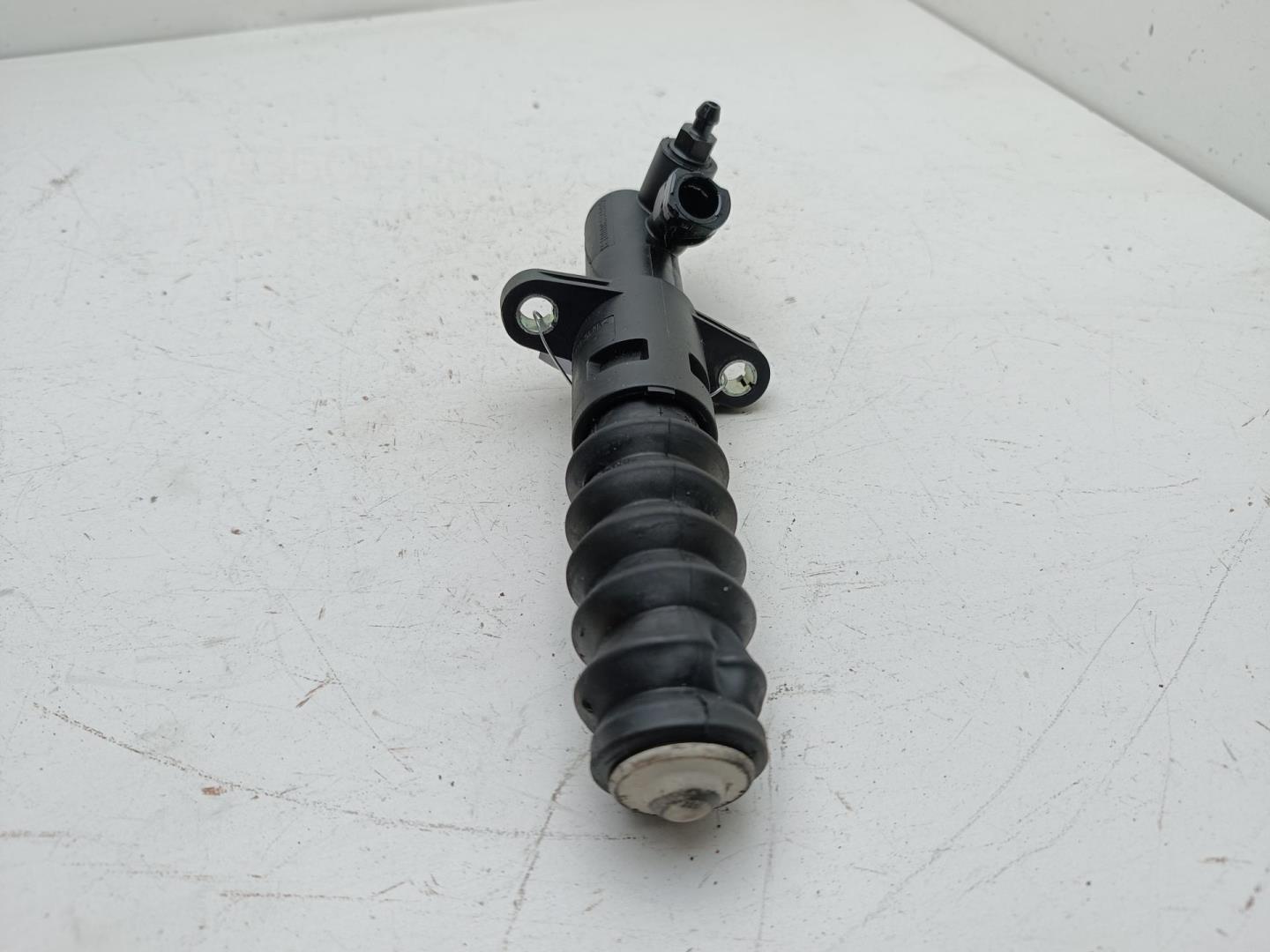 Цилиндр сцепления рабочий