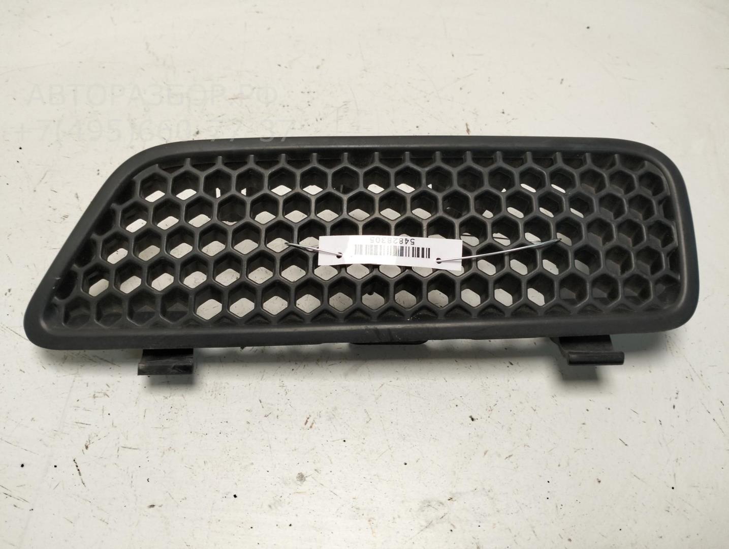 Решетка радиатора левая