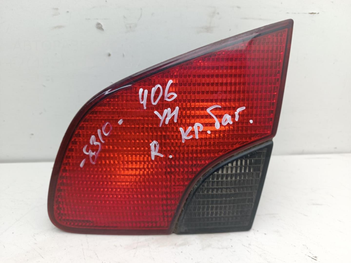 Фонарь задний внутренний правый