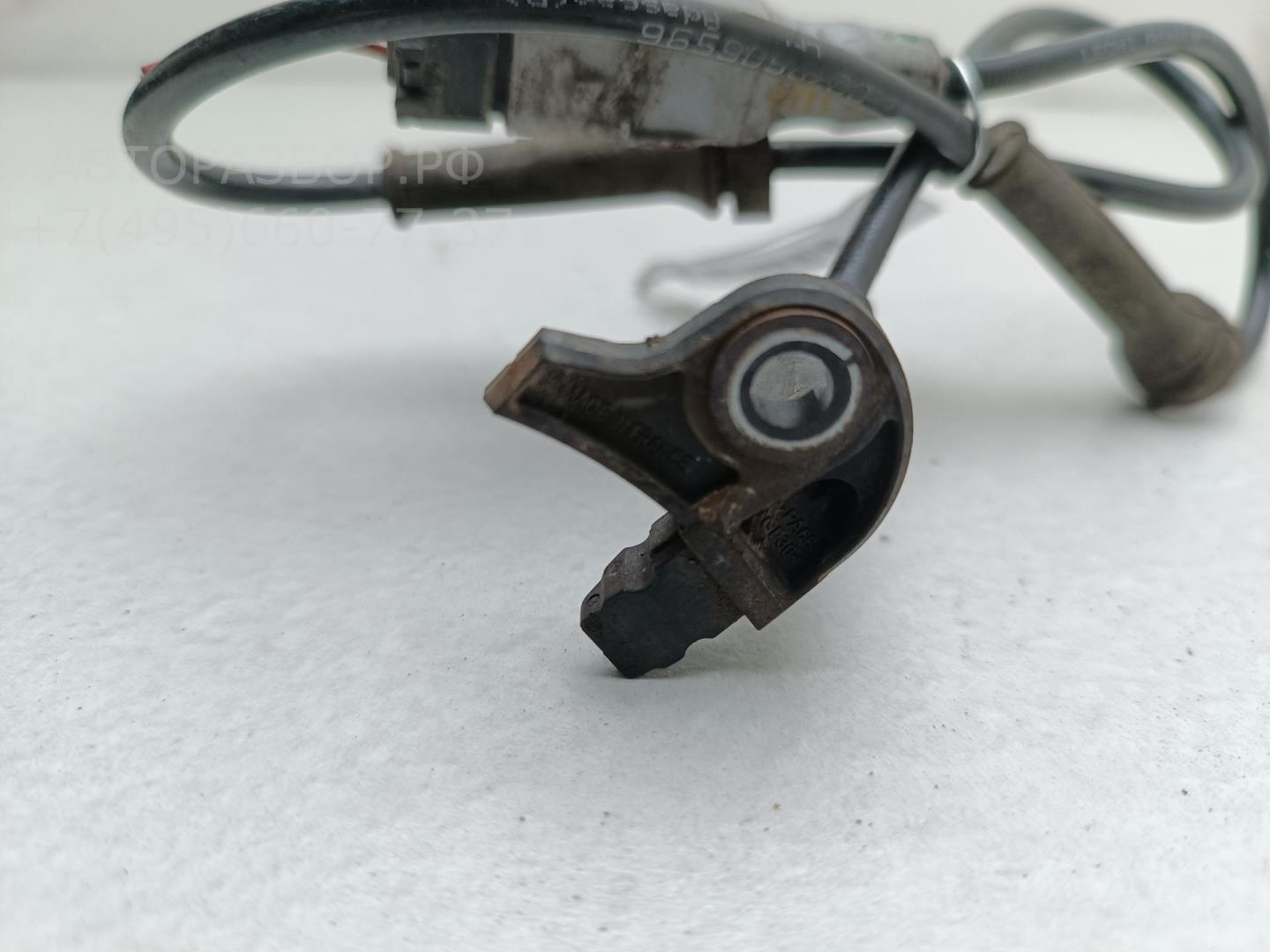 Датчик ABS передний