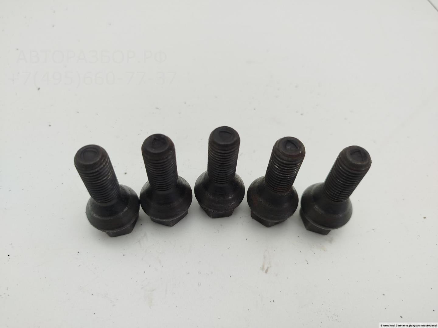 Болт колесный