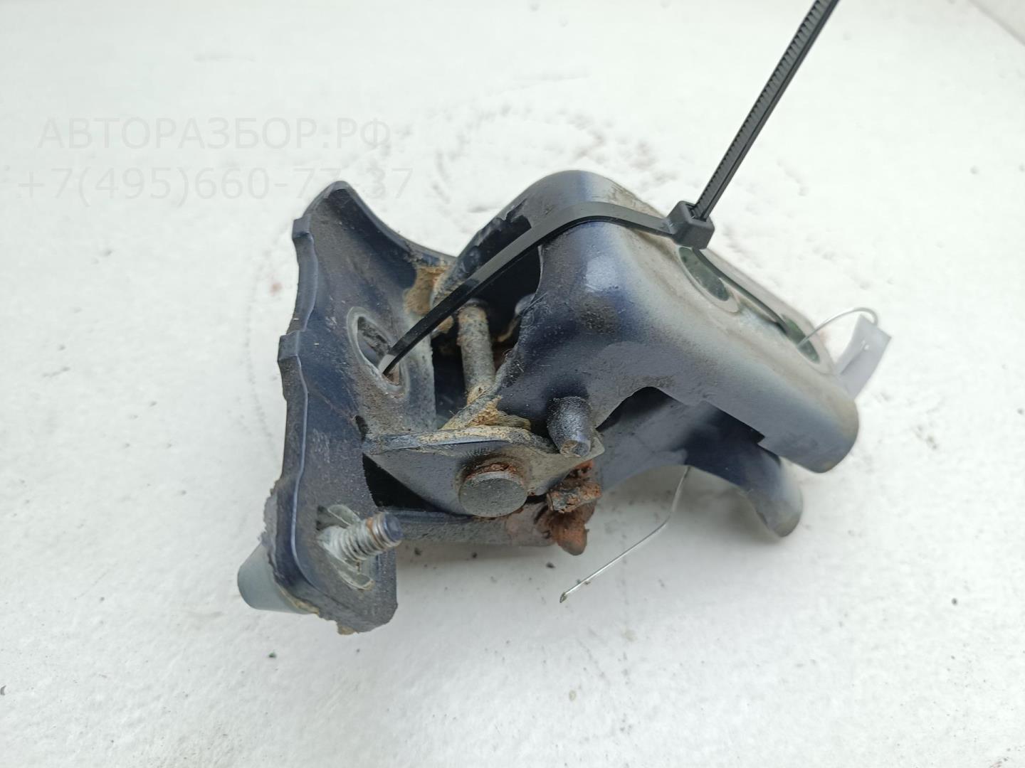 Петля двери