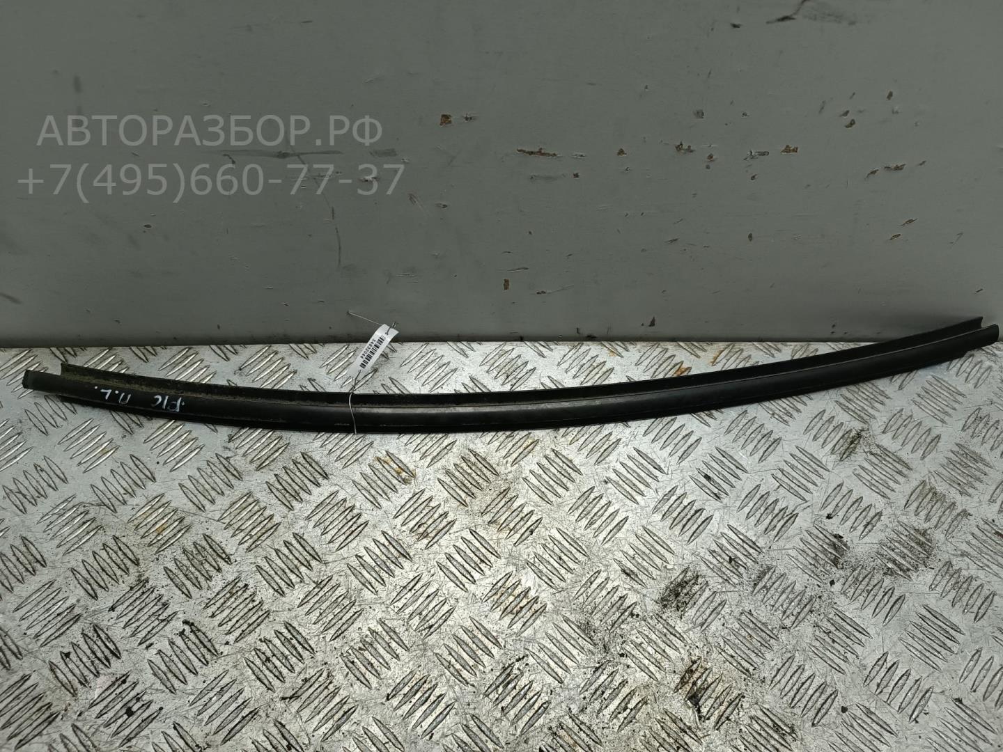 Накладка стекла переднего левого