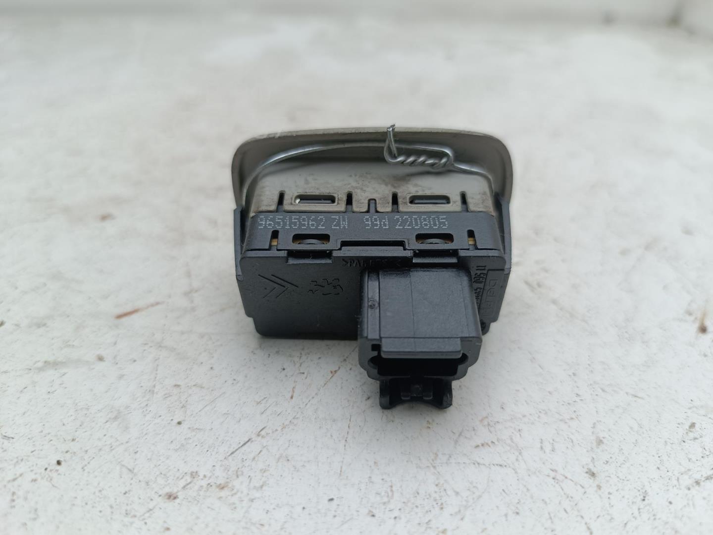 Кнопка стеклоподъемника