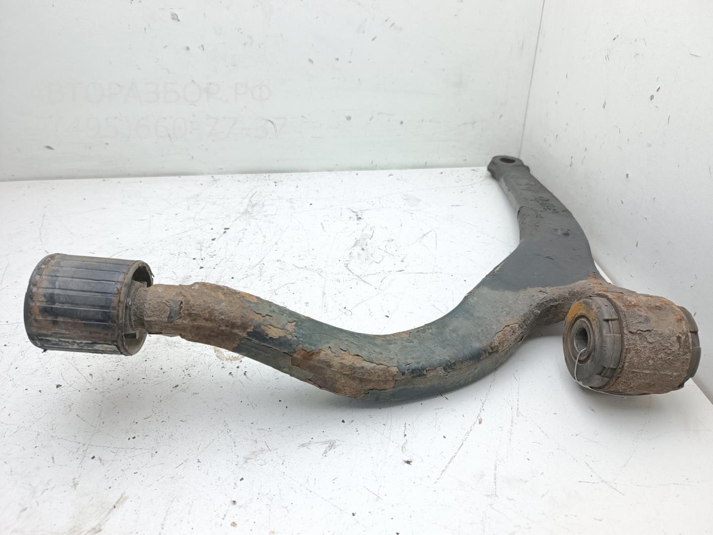 Рычаг передний левый