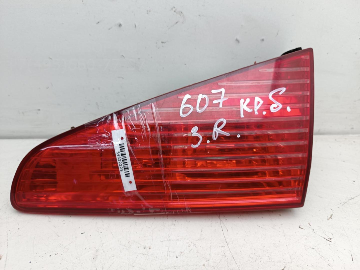 Фонарь задний внутренний правый