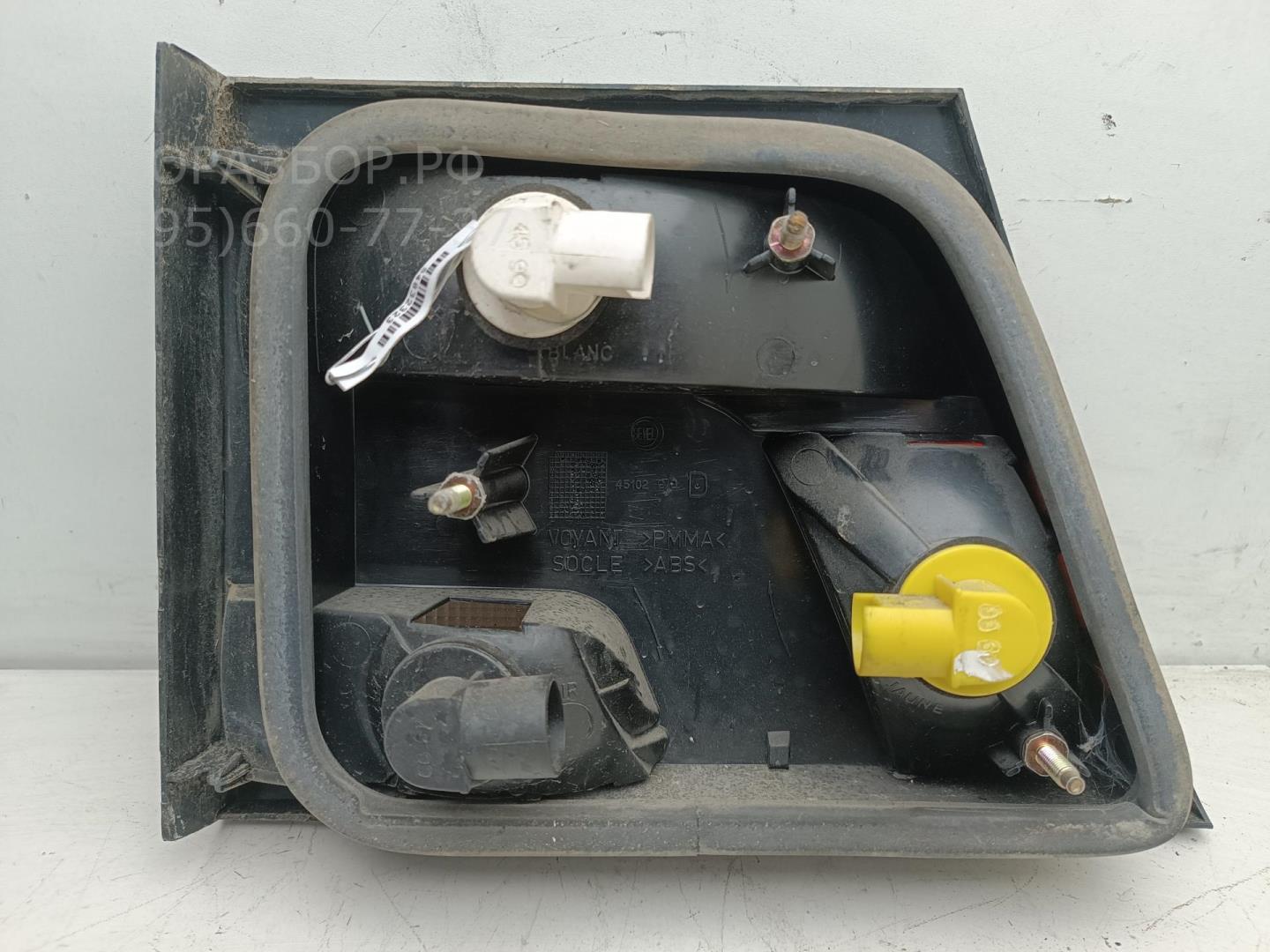 Фонарь задний внутренний правый