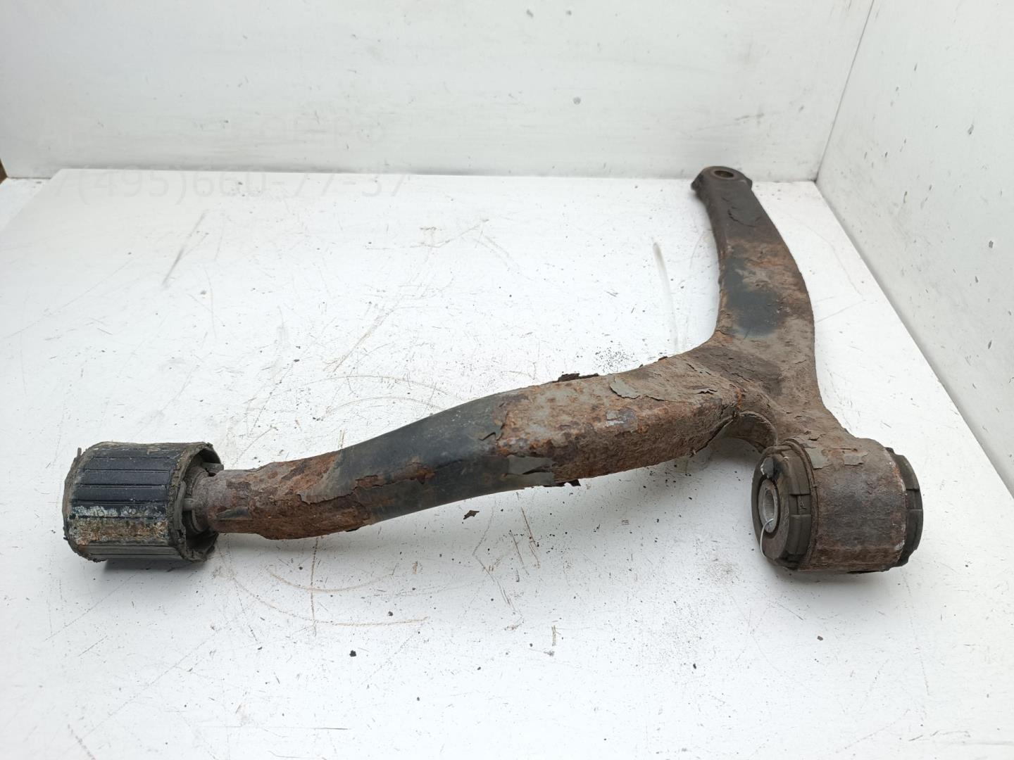 Рычаг передний правый