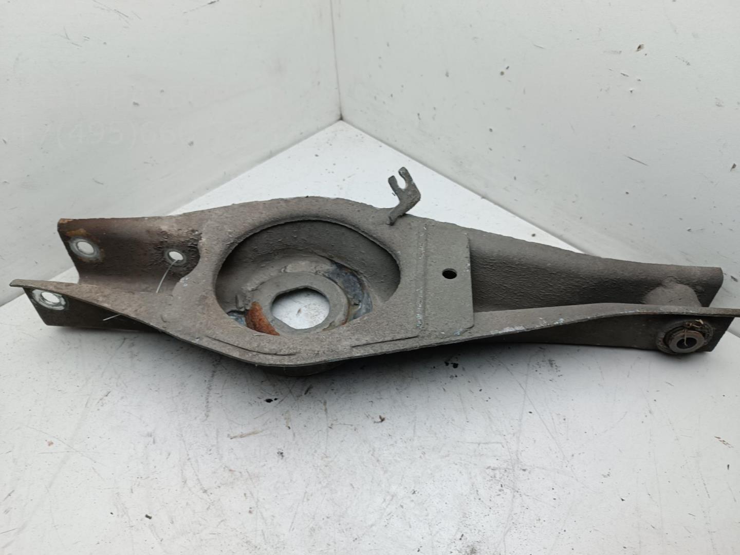 Рычаг задний правый