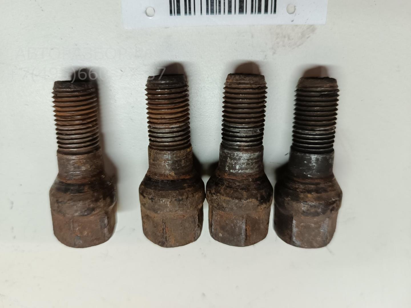 Болт колесный