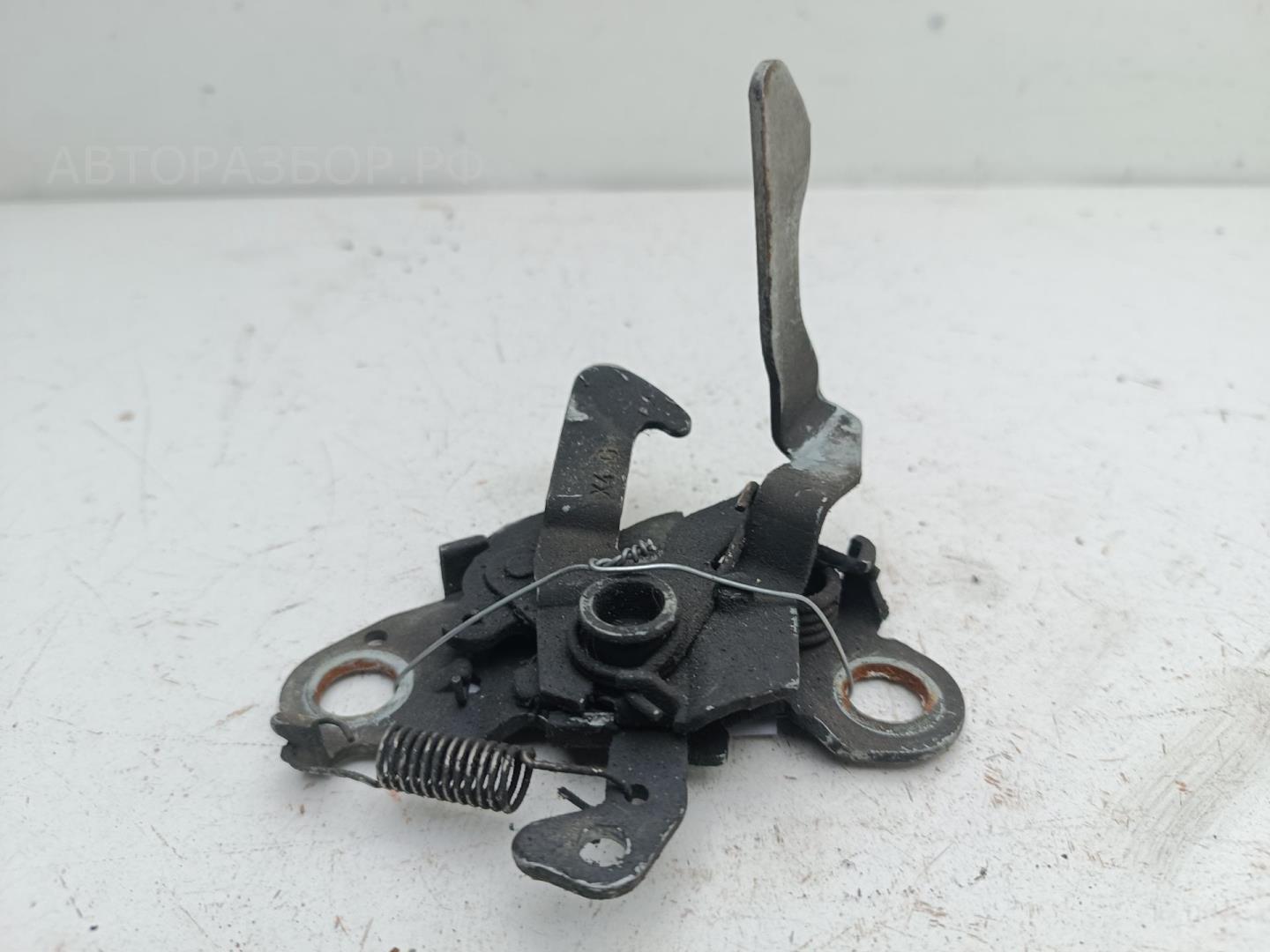 Замок капота