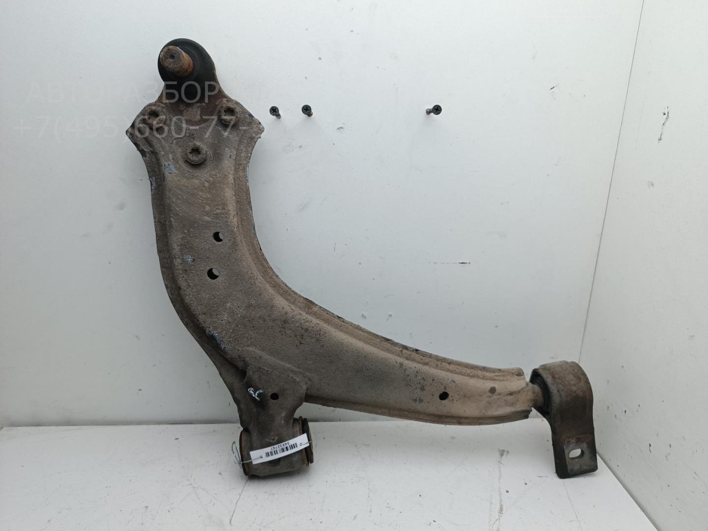 Рычаг передний правый