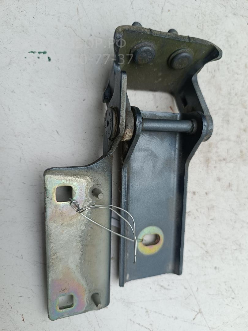 Петля крышки багажника