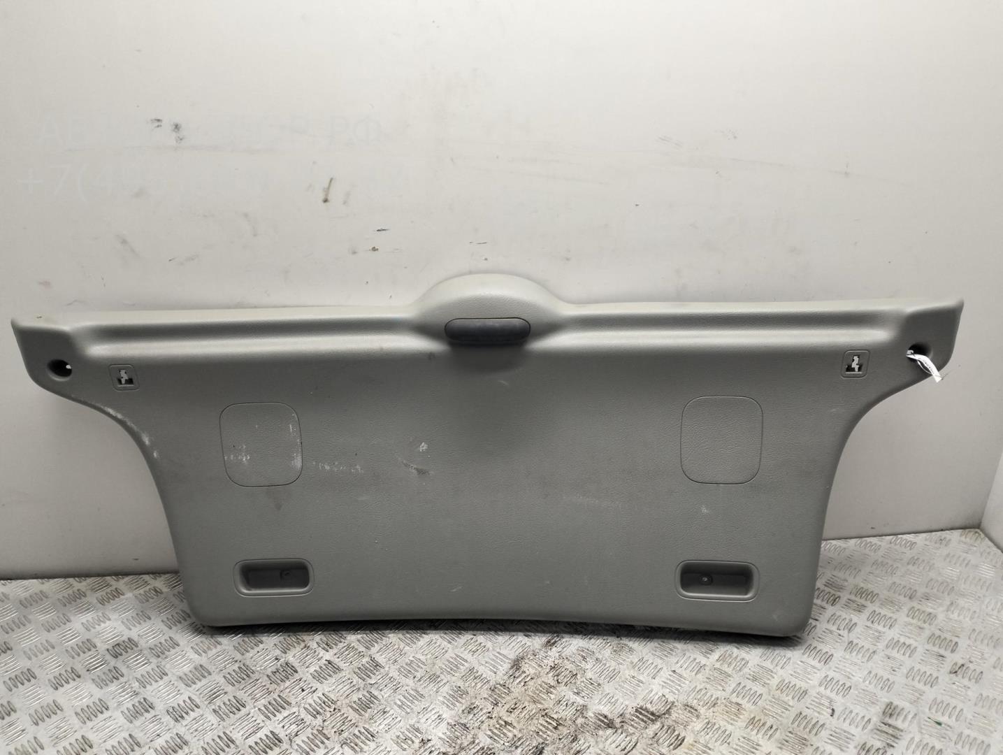 Обшивка крышки багажника