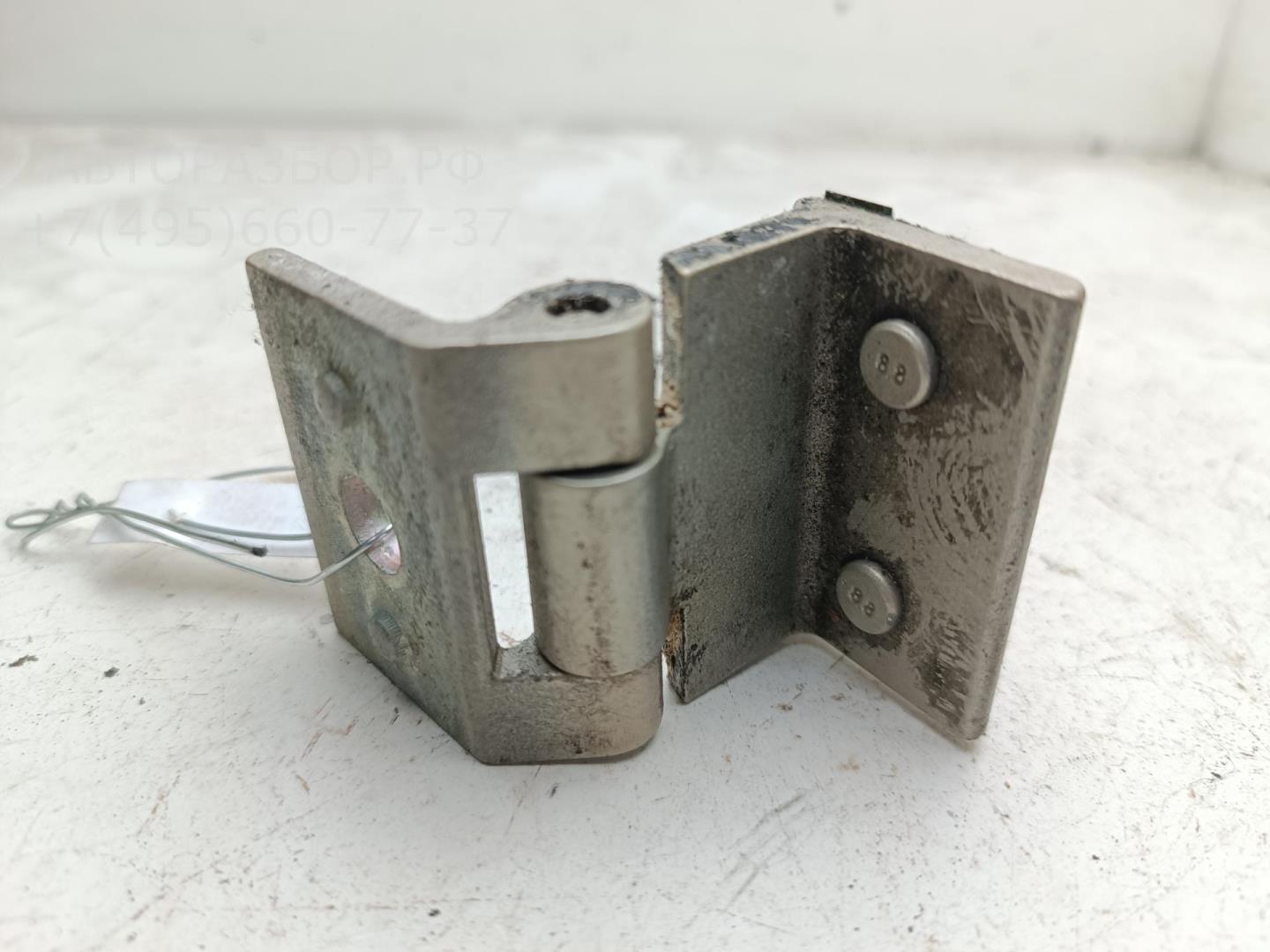 Петля крышки багажника