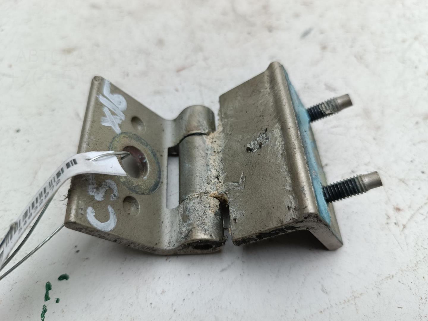 Петля крышки багажника