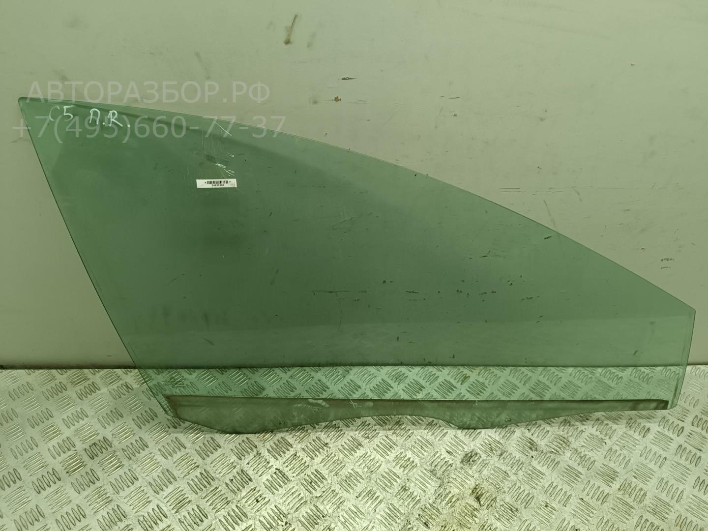 Стекло двери передней правой