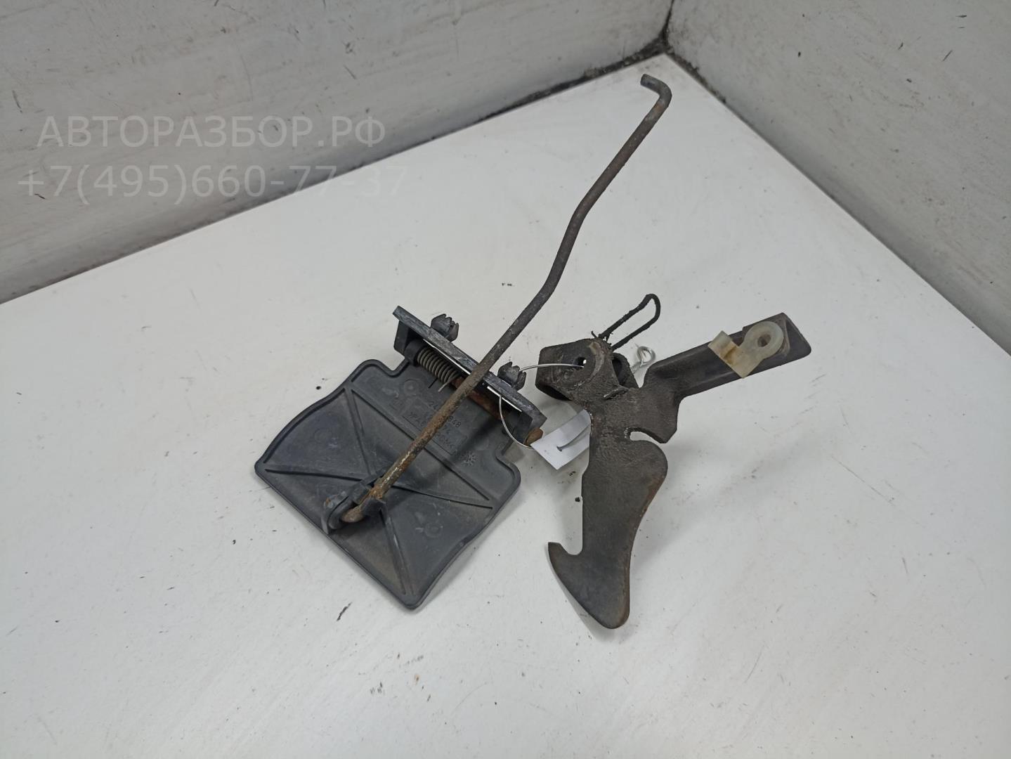 Замок капота