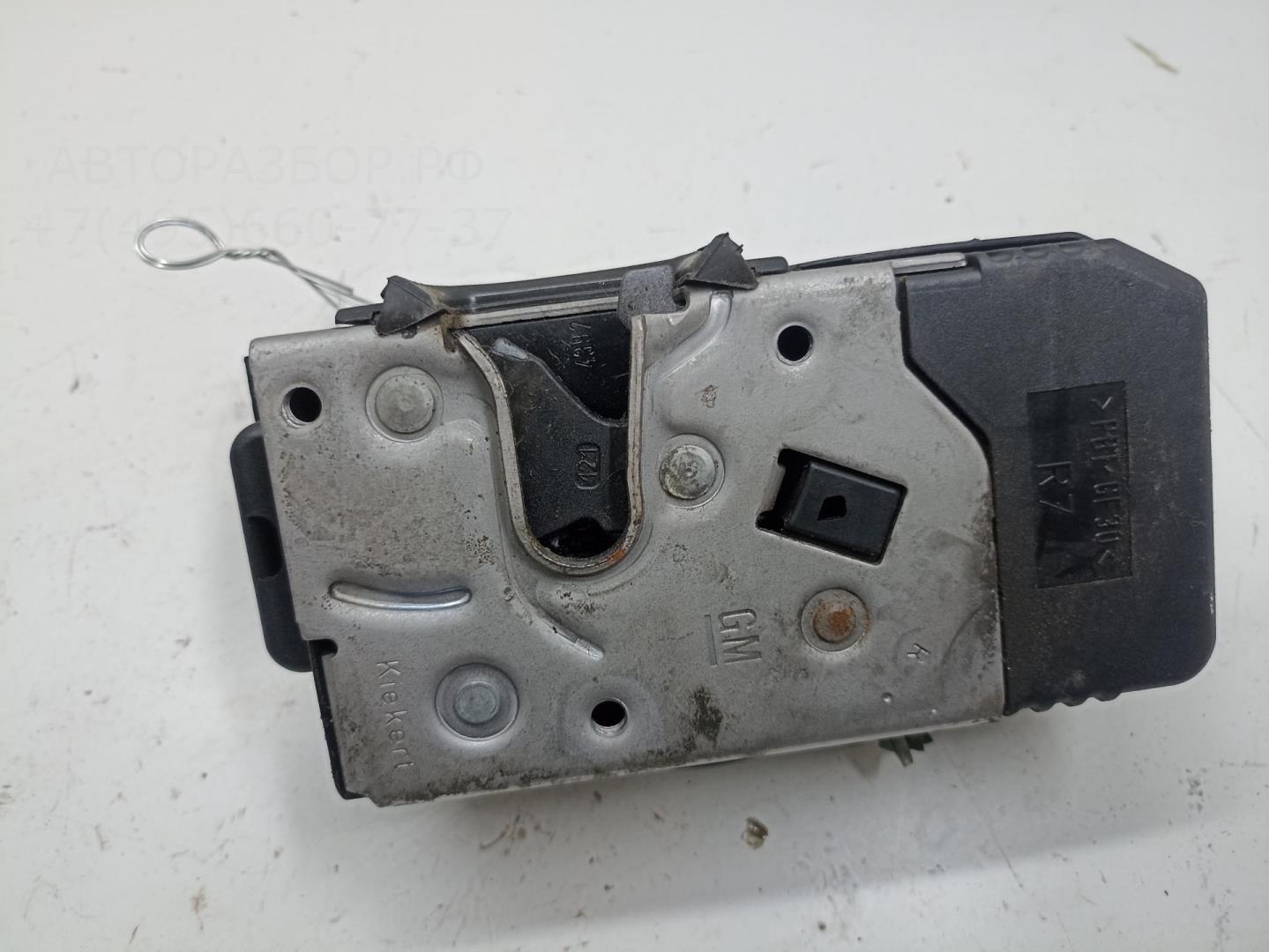 Замок двери передней правой