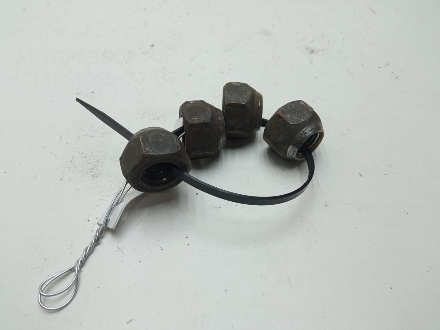 Болт колесный