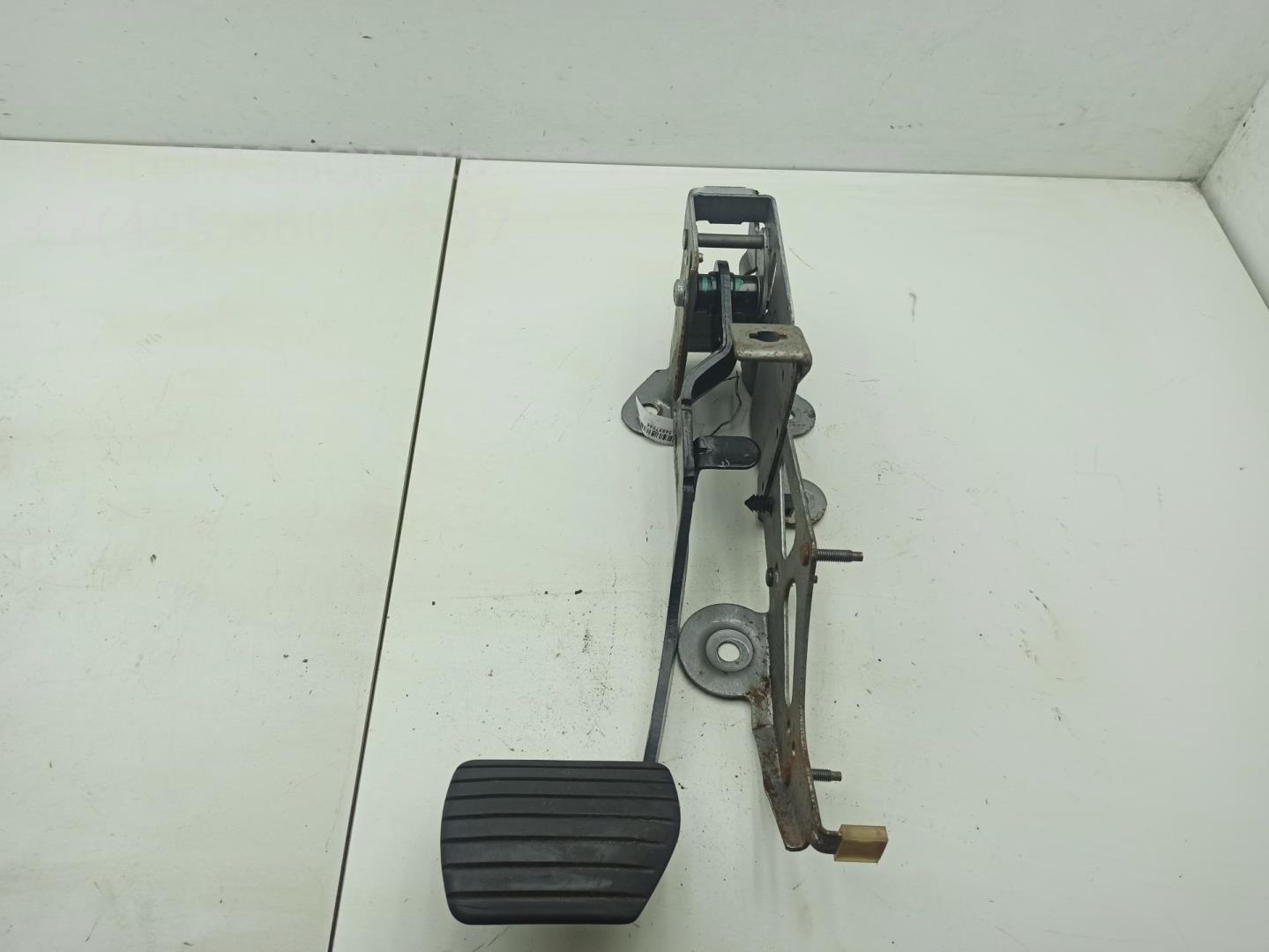 Педаль тормоза