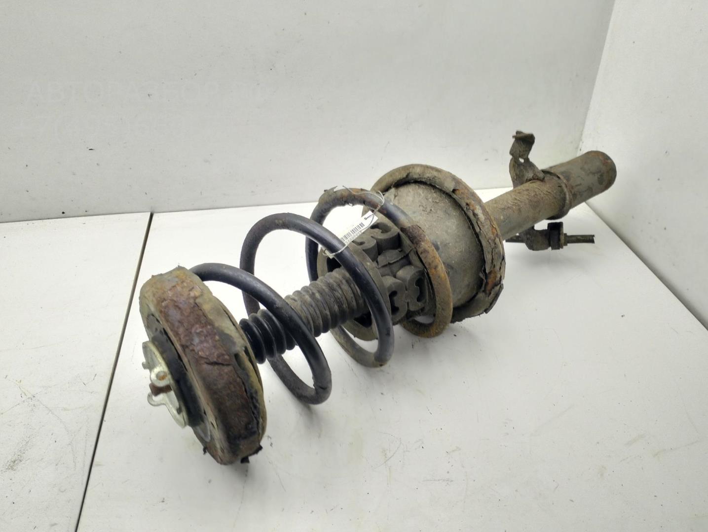 Амортизатор передний правый