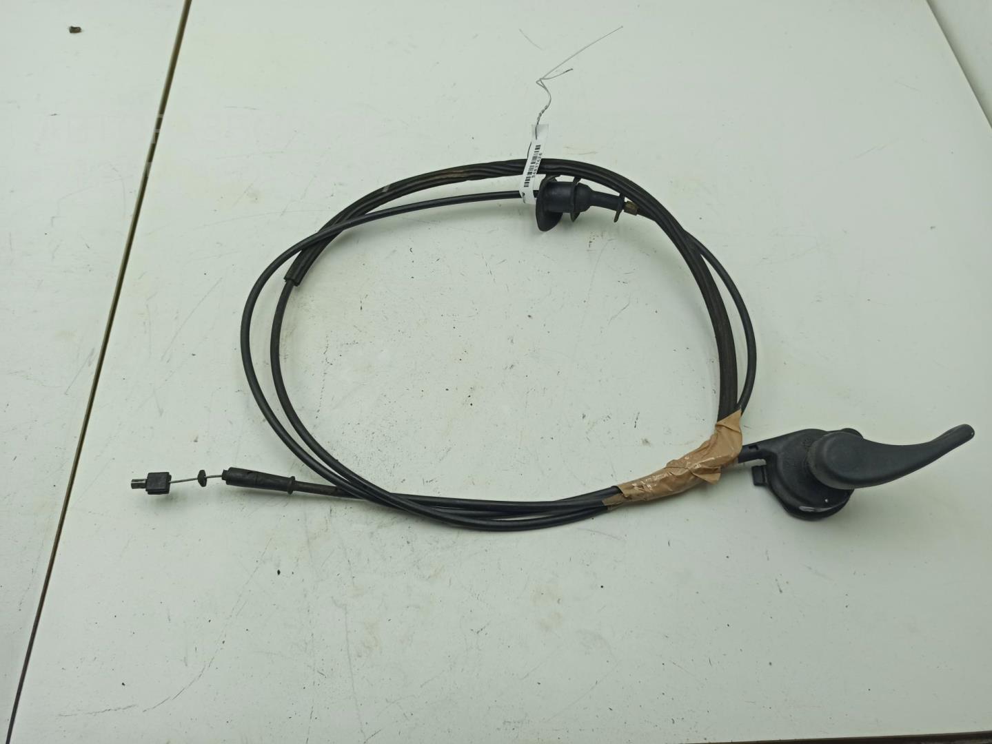 Трос открывания капота