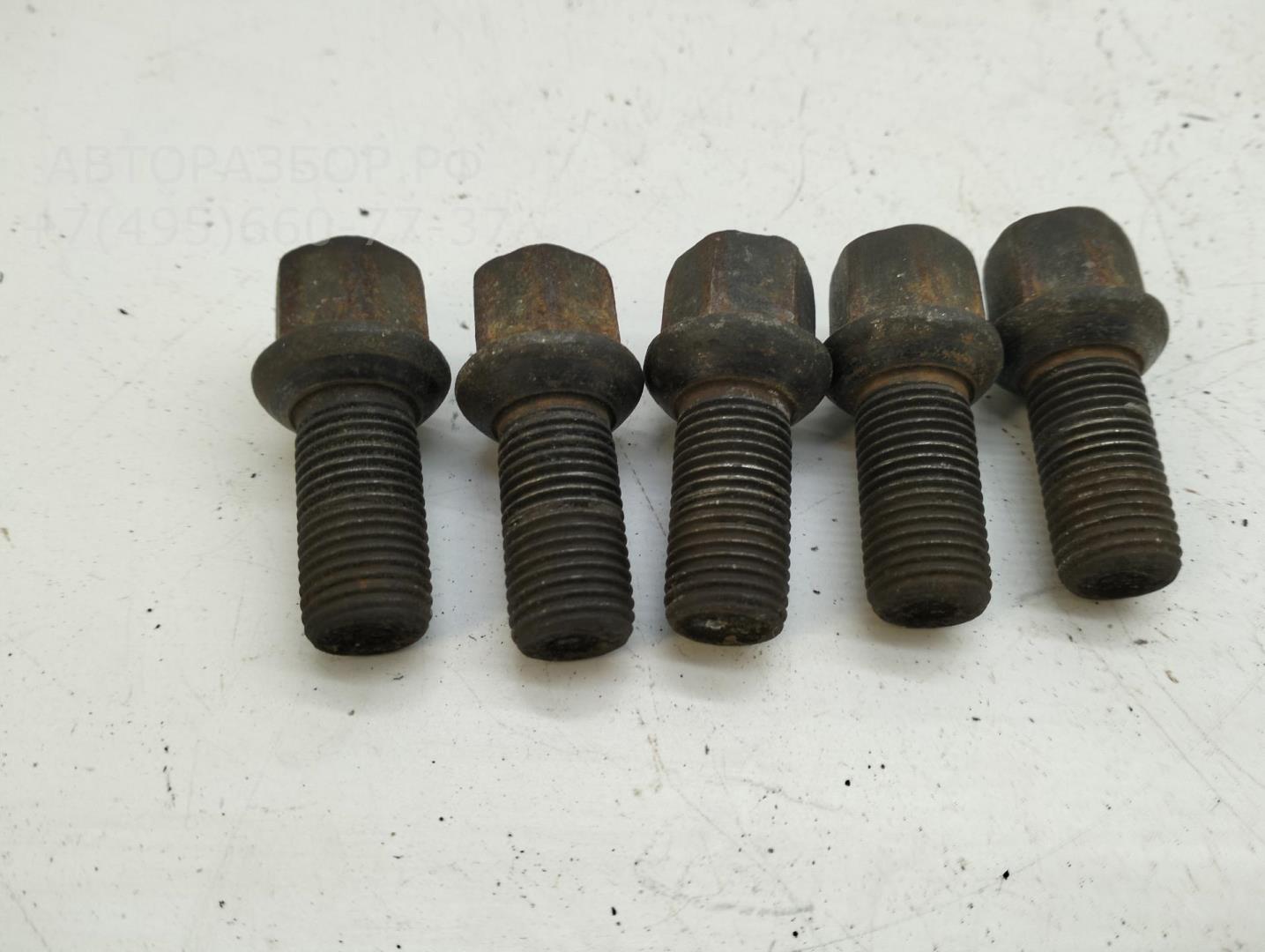 Болт колесный