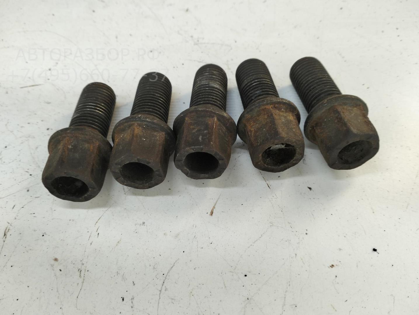 Болт колесный