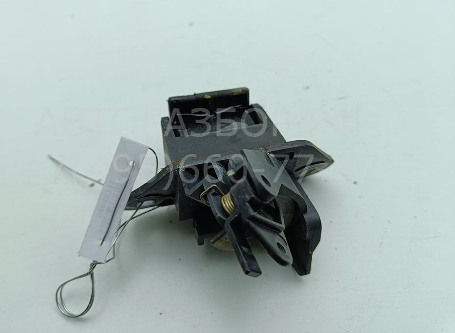 Кнопка открывания багажника