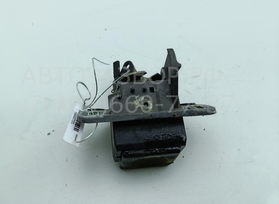 Кнопка открывания багажника