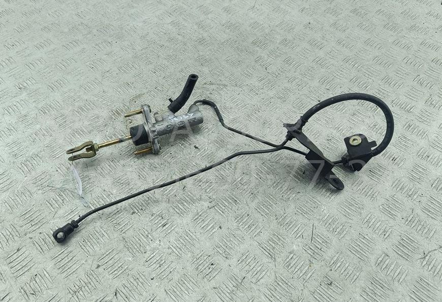 Цилиндр сцепления главный