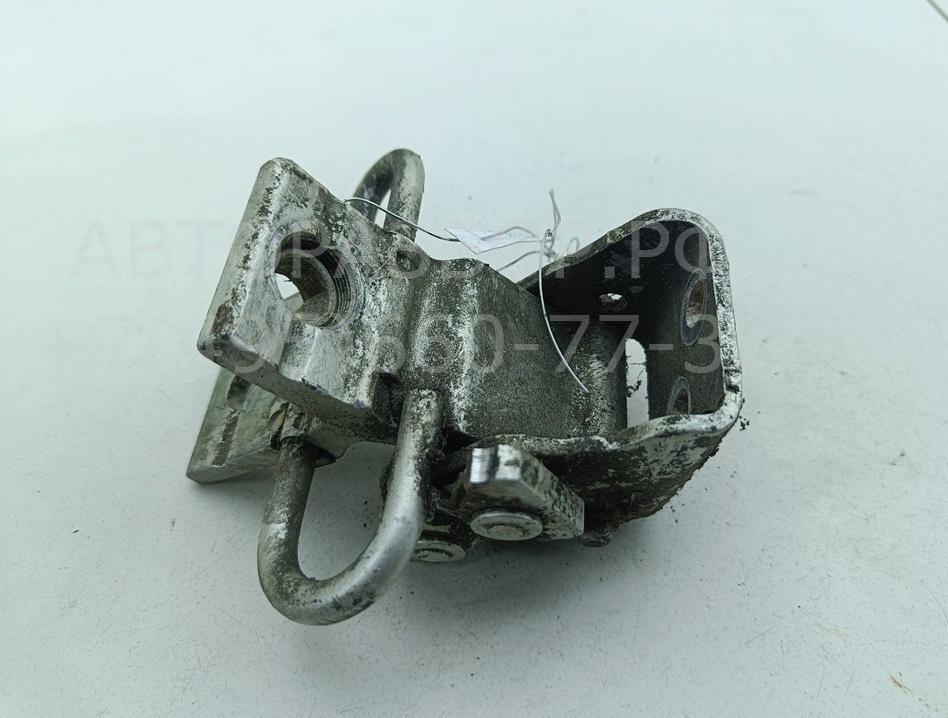 Петля двери