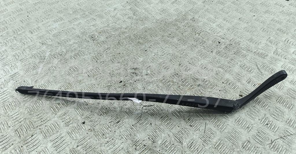 Поводок стеклоочистителя передний левый