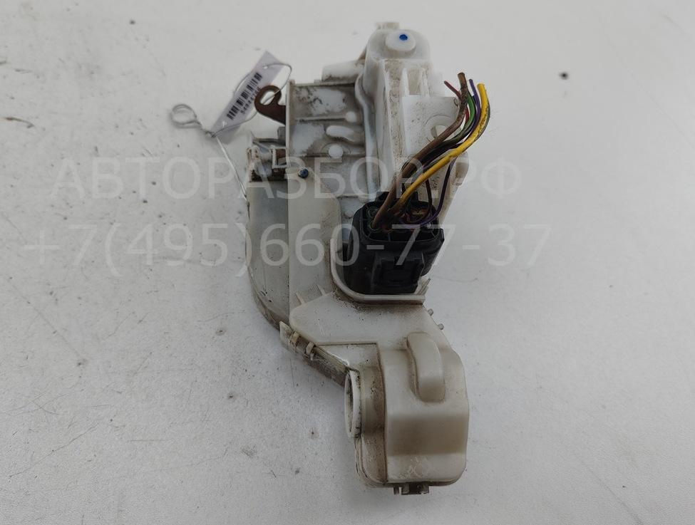 Замок двери передней левой