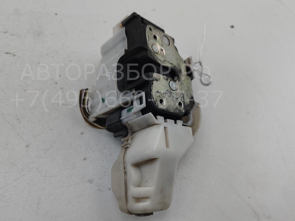 Замок двери передней левой