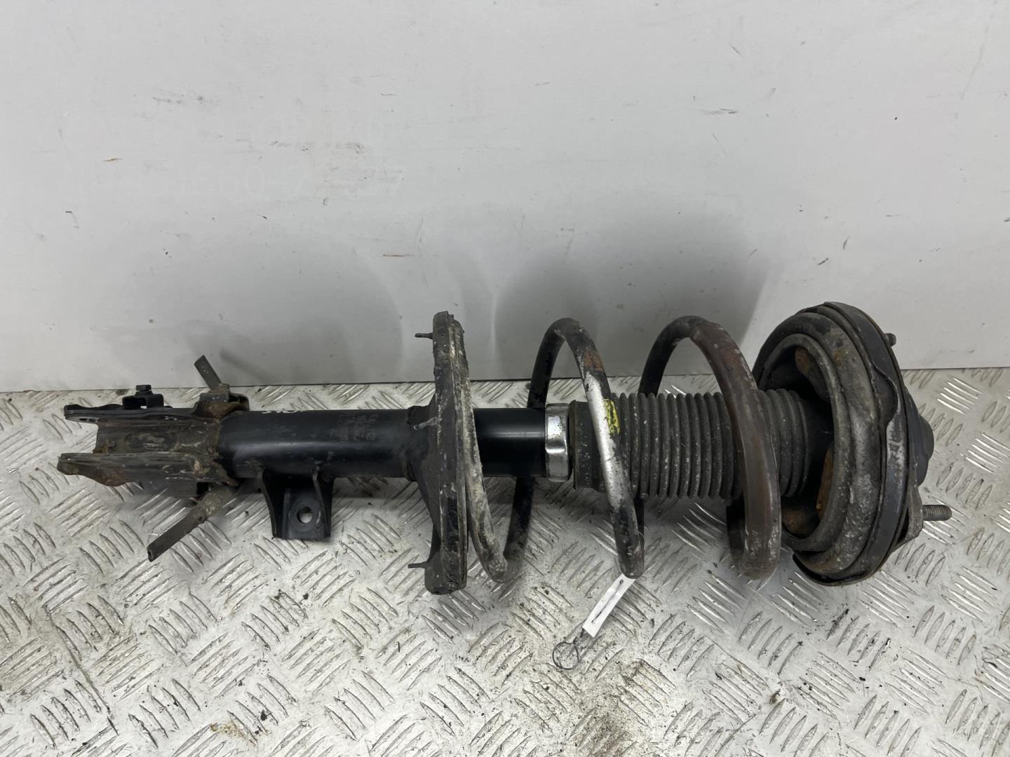 Амортизатор передний левый