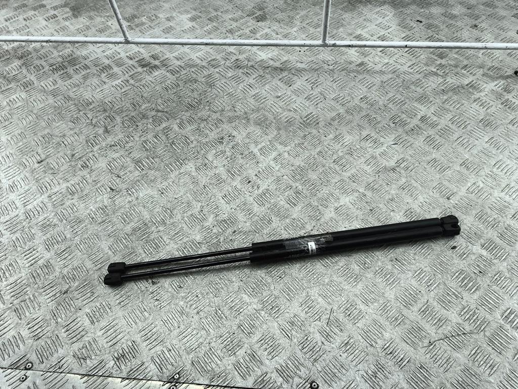 Амортизатор крышки багажника