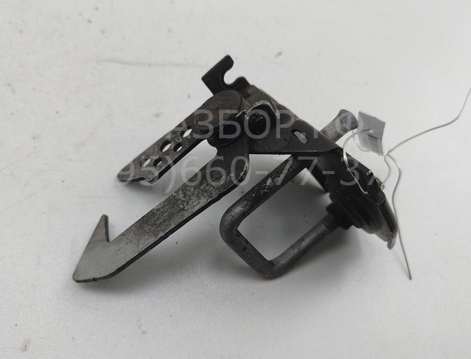 Замок капота