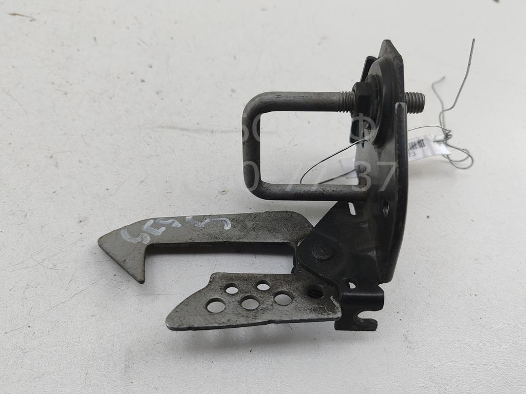 Замок капота