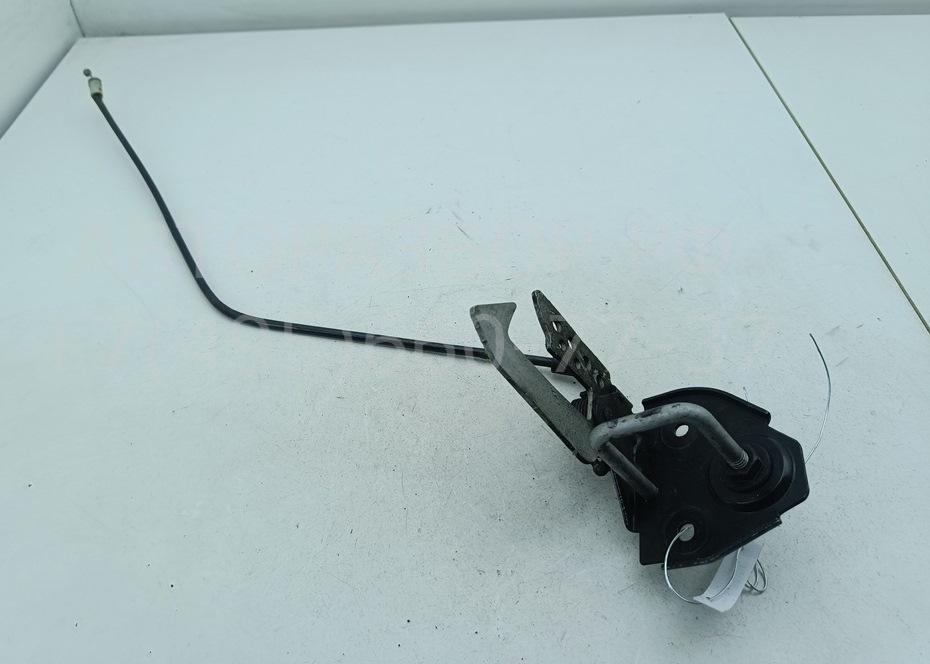 Замок капота