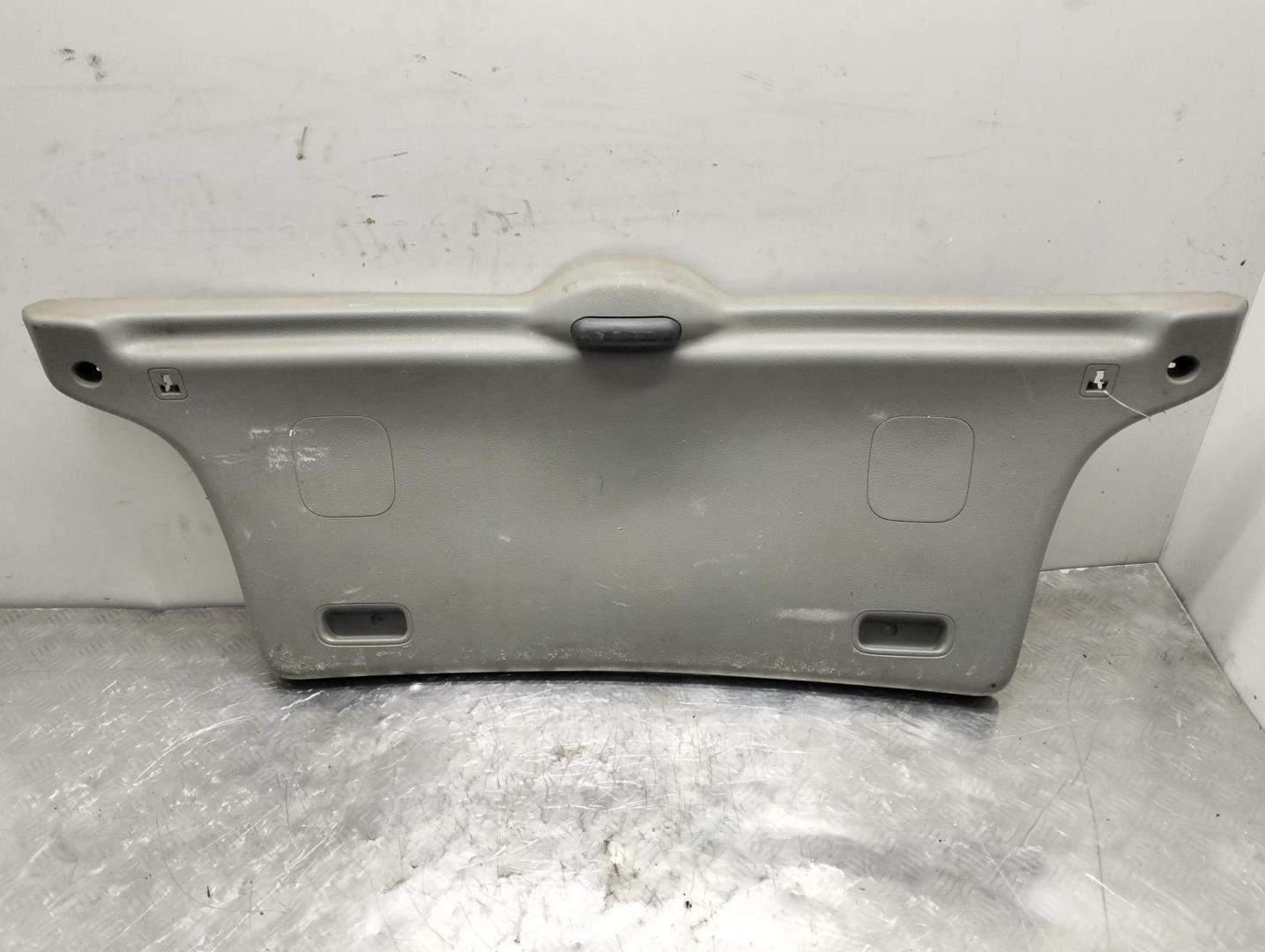 Обшивка крышки багажника