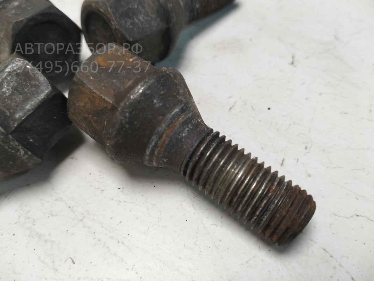 Болт колесный