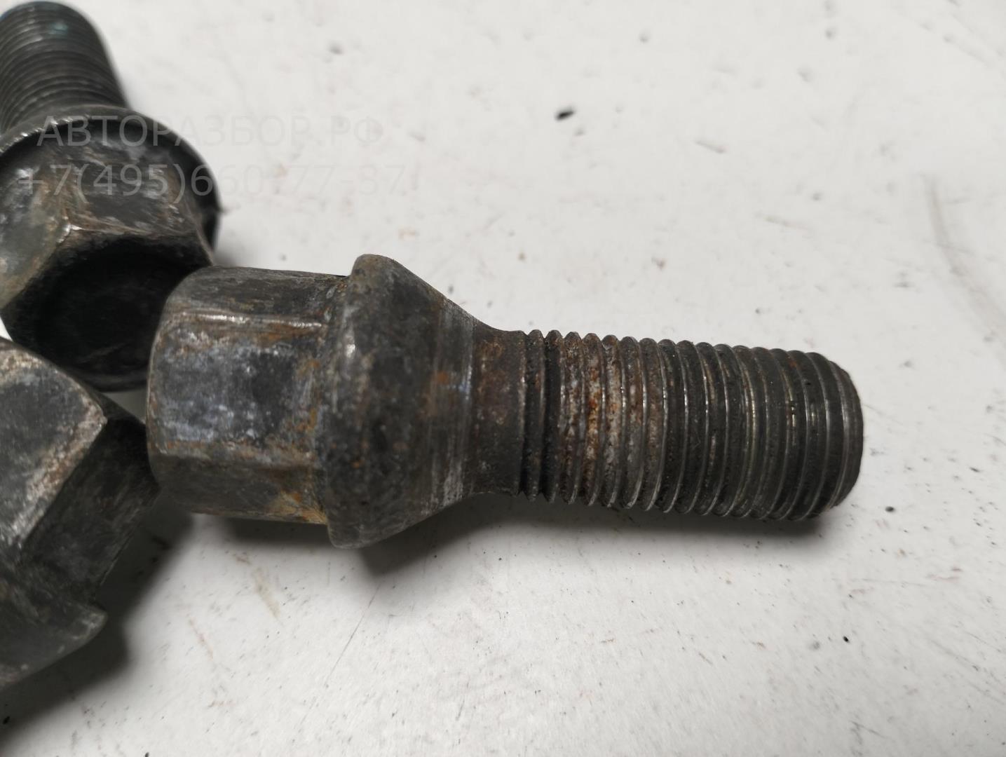 Болт колесный