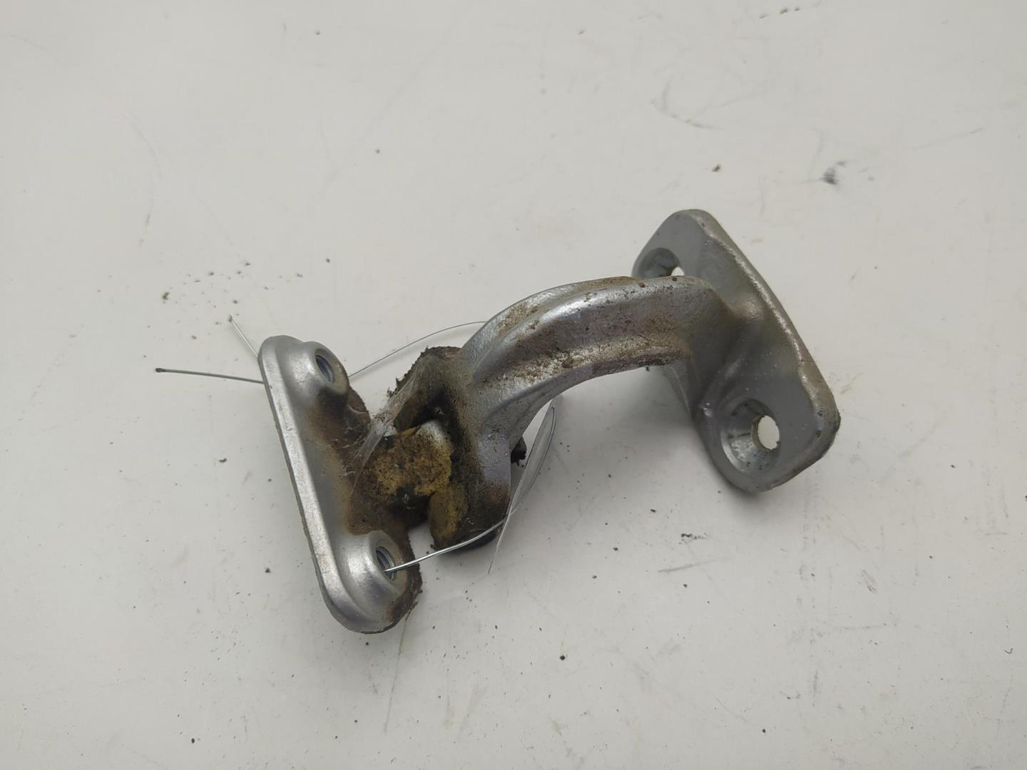 Петля крышки багажника