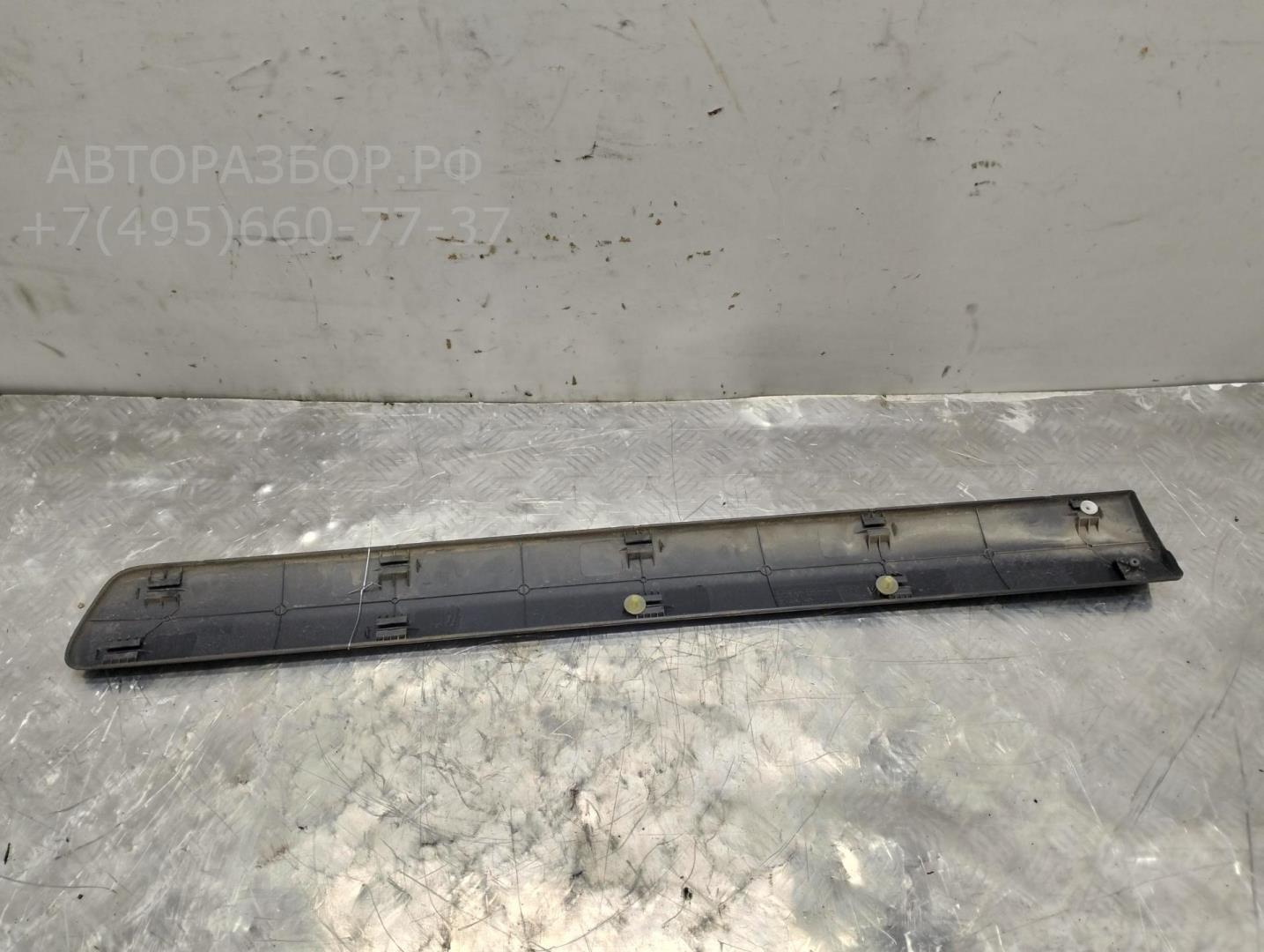 Молдинг двери передней левой