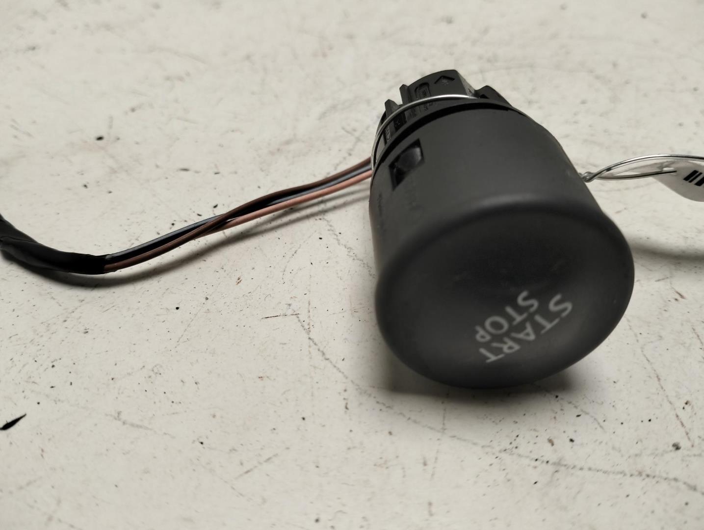 Кнопка запуска двигателя