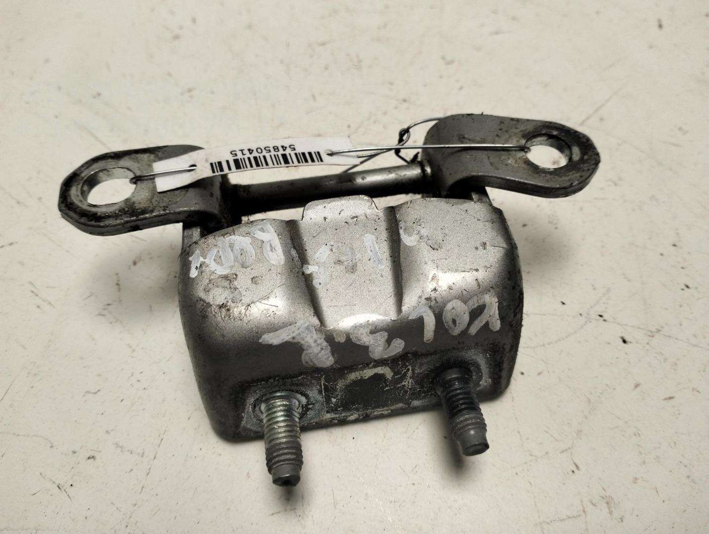 Петля двери