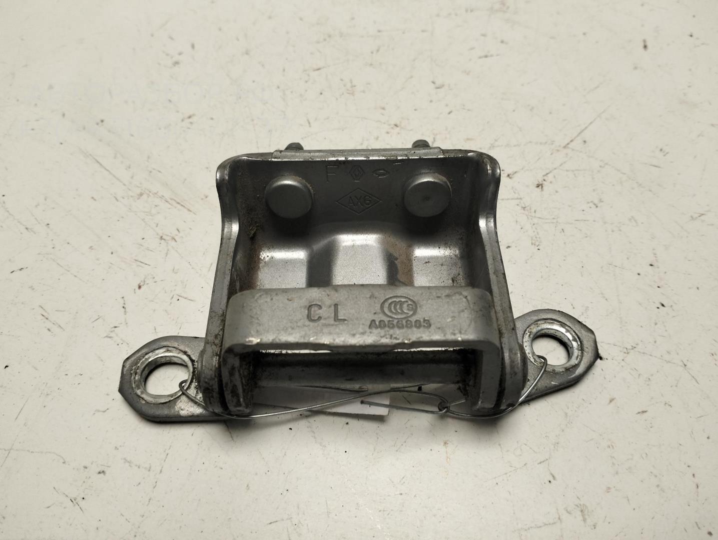 Петля двери